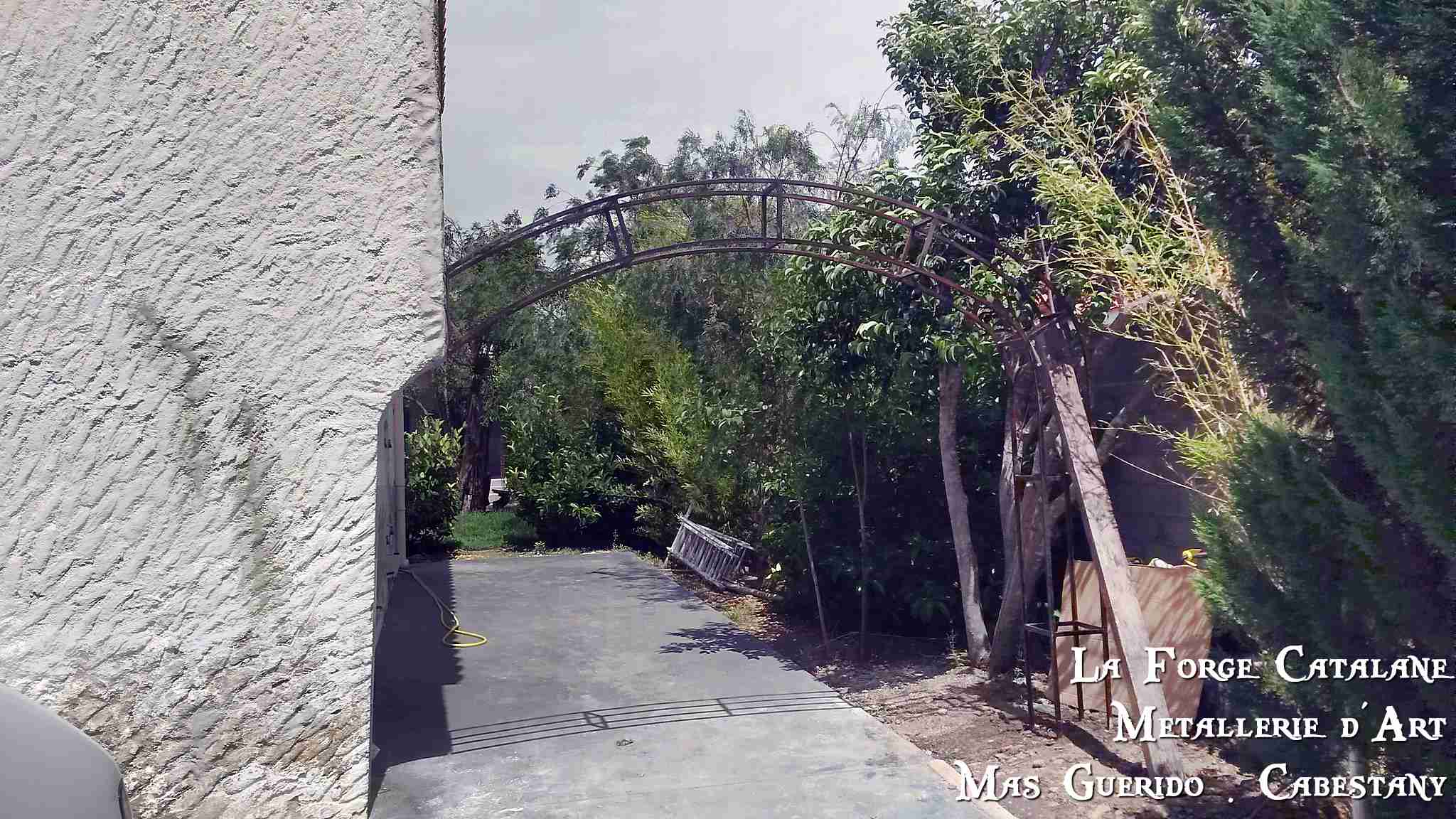 mobilier exterieur treille jardin fer Forge Catalane Cabestany.jpg